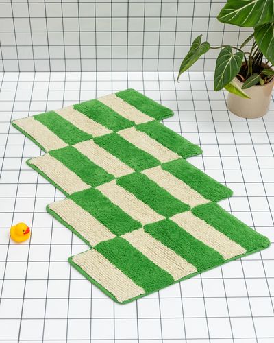 Grønn baderomsmatte med bølgende mønster og myk tekstur. Et lekent og stilig innslag som gir badet ditt nytt liv.