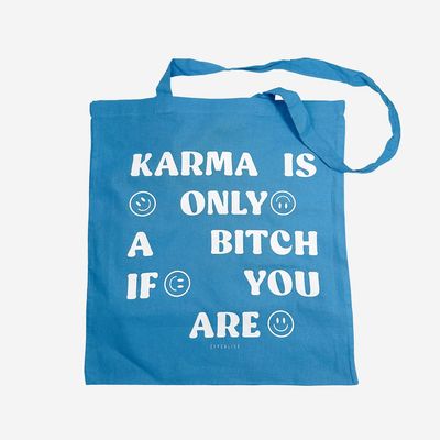 KARMA handlenett – Praktisk blåt totebag med teksten 