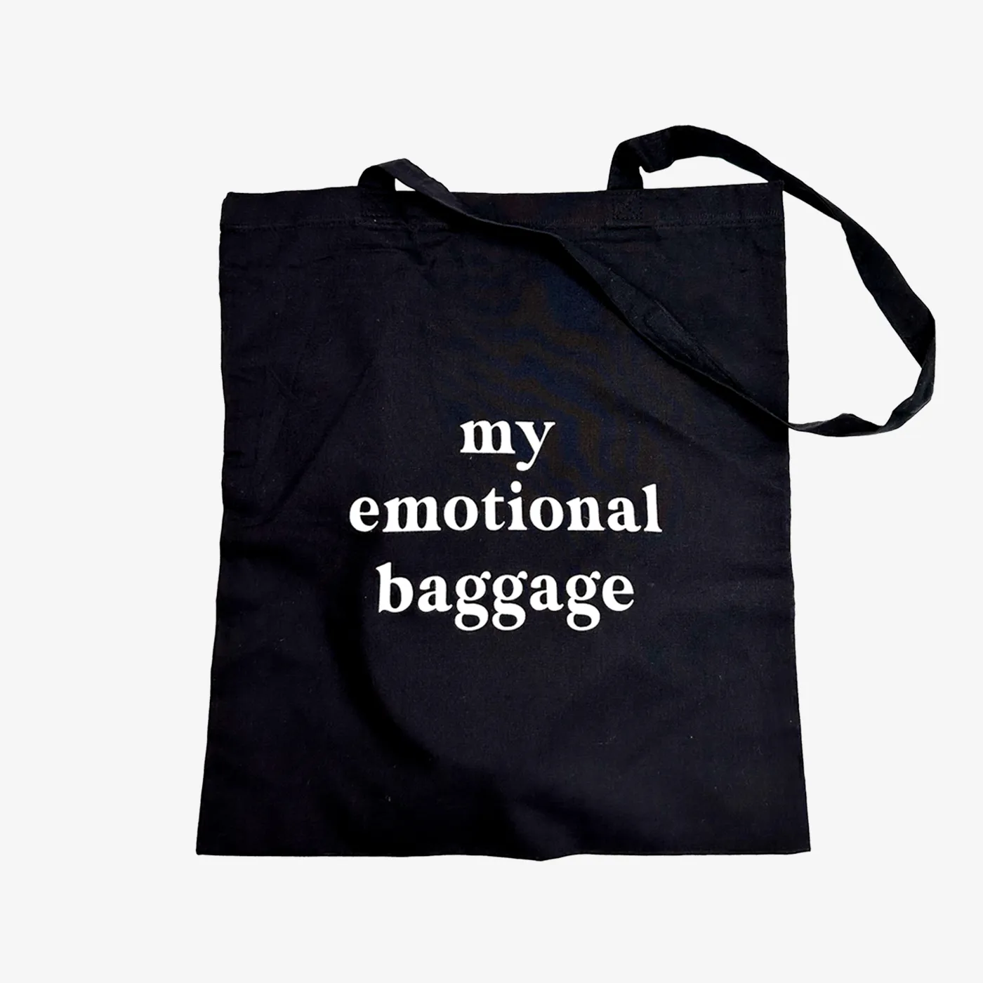 Gin Bag handlenett er laget av 100 % bomull med blank bakside og er solid nok til å bære både ukeshandel og gode ideer. Med plass til alt du trenger, er dette handlenettet funksjonelt, morsomt og #chic på én gang, og det perfekte alternativet til plastposer.